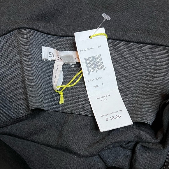 ⭐️ BCBGeneration Skirt - Picture 3 of 4